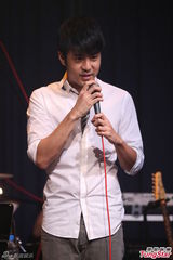 组图：刘子千庆功演唱会 小小彬抱病力挺