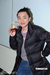 幻灯图：邵逸夫大年初一无线贺岁 汪明荃曾华倩拜年