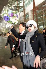 组图：中国女演员巩俐赴韩宣传新片《上海》