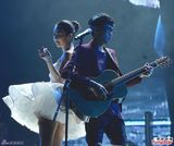 组图：方大同巡演香港开唱 薛凯琪当嘉宾