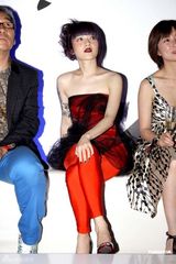 幻灯组图：范晓萱红唇抢镜 手臂纹身个性十足