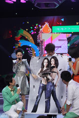 组图：阿娇杜汶泽为快乐大本营庆生