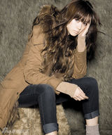 组图：韩星韩孝珠服饰写真 演绎40款冬装搭配