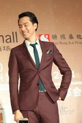 高清图：长腿男神赵寅成亲和 大摆POSE不忘卖萌