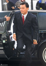 组图：《华尔街之狼》片场 女主角玛格特-罗比气质佳