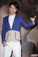 组图：光良举办新专辑发片记者会 张信哲站台