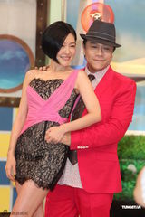 组图：小S产后复出主持《康熙来了》