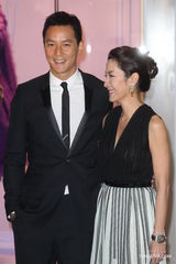 组图：杨紫琼回归时尚显高贵 吴彦祖黑色西装剪彩