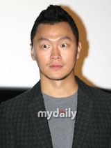 组图：金泰熙杨东根出席新片《大奖赛》媒体首映