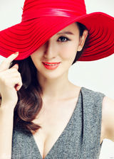 高清组图：张萌最新写真优雅干练 祥龙凤舞迎新年