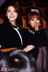 组图：BEG成员NarSha与刘仁英参加手机电影节