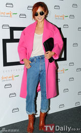 组图：SHINee孔孝真参加首尔时尚周朴升健展