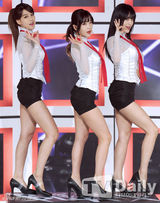 组图：RainbowAOA等亮相《The Show》劲歌热舞