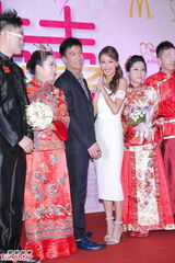 组图：安志杰谢婷婷亮相结婚派对 称还没求婚打算