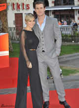 组图：雷神携爱妻亮相《极速风流》全球首映礼