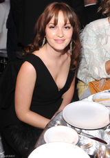 高清图：莉顿-梅斯特黑裙亮相纽约时装周晚宴