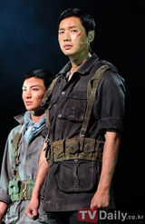 组图：SJ利特池贤宇参演歌舞剧展精湛演技