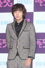 高清组图：金荷娜《宠物》试映会 张根硕十足孩子气