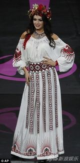 组图:2013环球小姐上演Cosplay 佳丽变身擎天柱