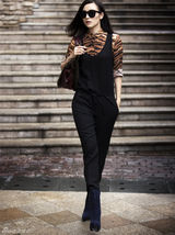 组图：小宋佳豹纹配裤装拍街拍帅气十足