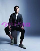 组图：于小彤拍摄复古写真变身优雅绅士