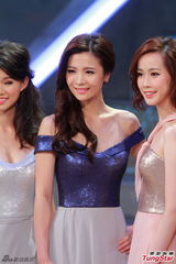 组图：港姐准决赛诞生10强 白纱裙秀腿抢镜