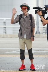 组图：韩星韩恩贞等《丛林的法则》成员赴非洲