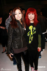 幻灯图集：阿Sa戴时尚礼帽 关心妍喝中药准备生子 