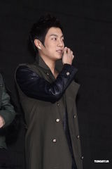 高清图：韩国五大组合天团开唱 SJ压轴掀高潮 