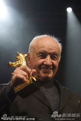 《音乐盒》首映礼 斯塔尔获授“终身成就奖”奖杯