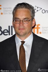 组图：丹尼尔撑《F字头》首映左拥右抱