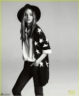 组图：米兰达拍大片 时尚休闲显干练