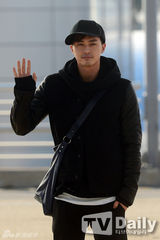 组图：宋智孝成宥利韩智慧便装现身机场赴香港