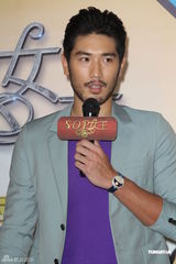 组图：陈乔恩赞高以翔迷人 欲电影戏剧两手抓