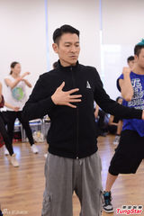 组图：刘德华为个唱苦练六腹肌 戒油盐重视早餐