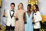 组图：86届奥斯卡帝后合影 麦康纳凯特相视而笑