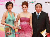 高清组图：王晶携“晶女郎”刘洋孟瑶亮相金像奖红毯