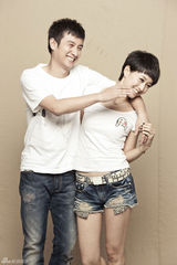 高清图：文章马伊琍夫妇首度合拍写真 亲密而默契