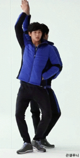 秒娱连珠：戏外也《星星》 都教授曾示爱千颂伊