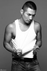 组图：严宽美男型男大跃进 写真尽显熟男硬朗本色