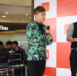 组图：杜淳捞金十分钟闪人 印花西装养眼卖萌