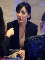 组图：王励勤女友礼服勒胸秀性感事业线