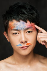 组图：张皓然单曲造型曝光 蘑菇头打造复古风