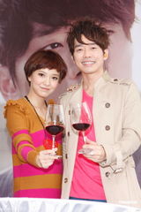 组图：张栋樑睽违两年再发片 郭采洁贴心站台