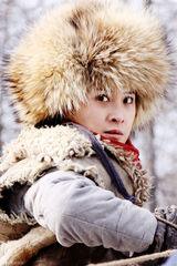 组图：王雅捷《冬日惊雷》演绎东北style