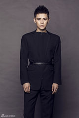 组图：男星孙坚酷型写真 表情坚毅身材纤瘦