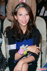 组图：蔡少芬获豪宅 不担心整形节目影响女儿