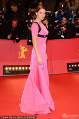 组图：柏林电影节开幕 《阿黛尔》赛杜粉裙熟女