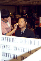 组图：任重亮相《时装》盛典  稳重内敛绅士范儿