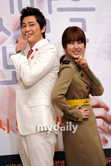 组图：尹恩惠等出席新剧《试试和我说谎》发布会